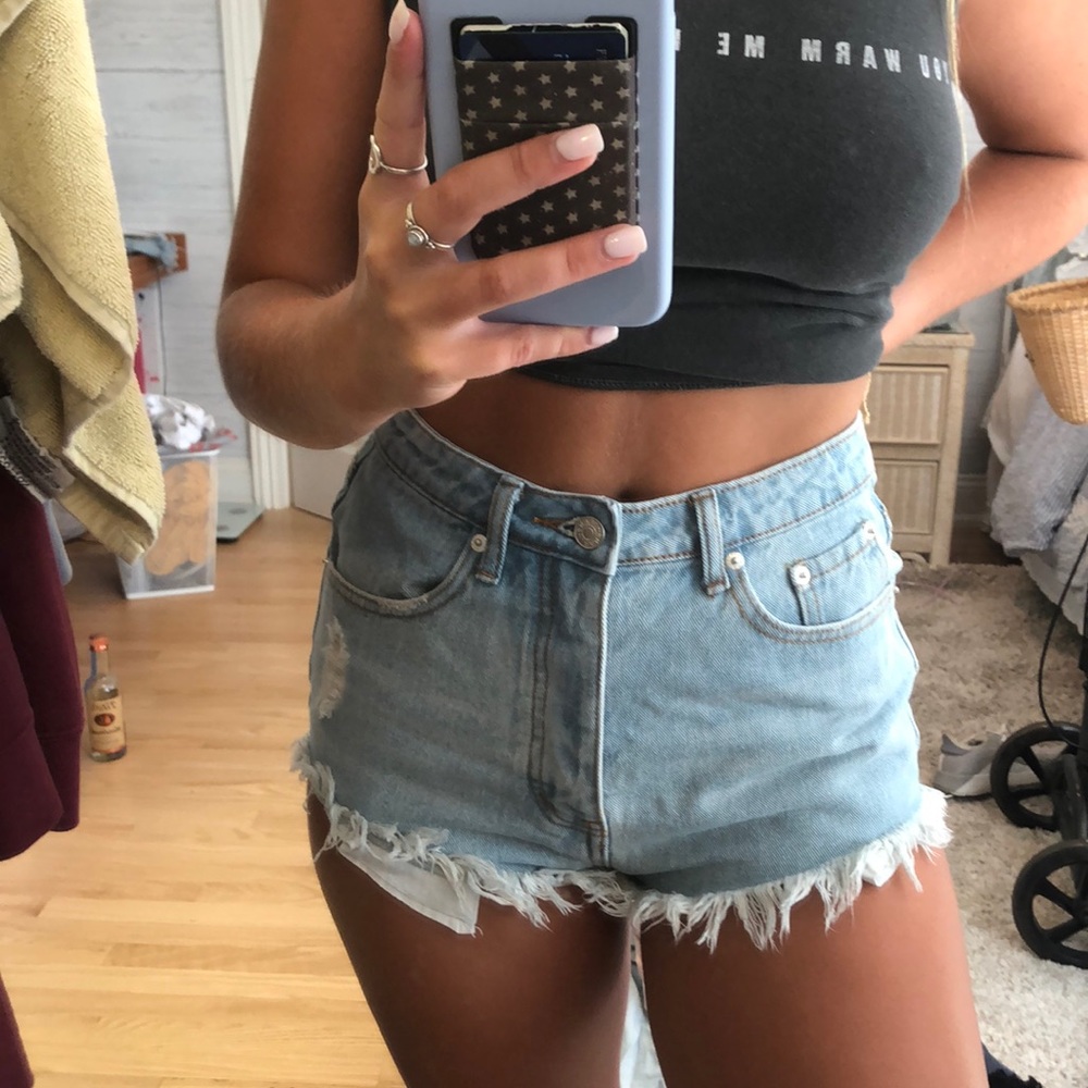 Isabelle’s cabinet size signature 8 jean shorts - Picture 4 of 4